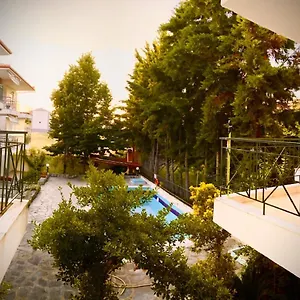 rezervați aici